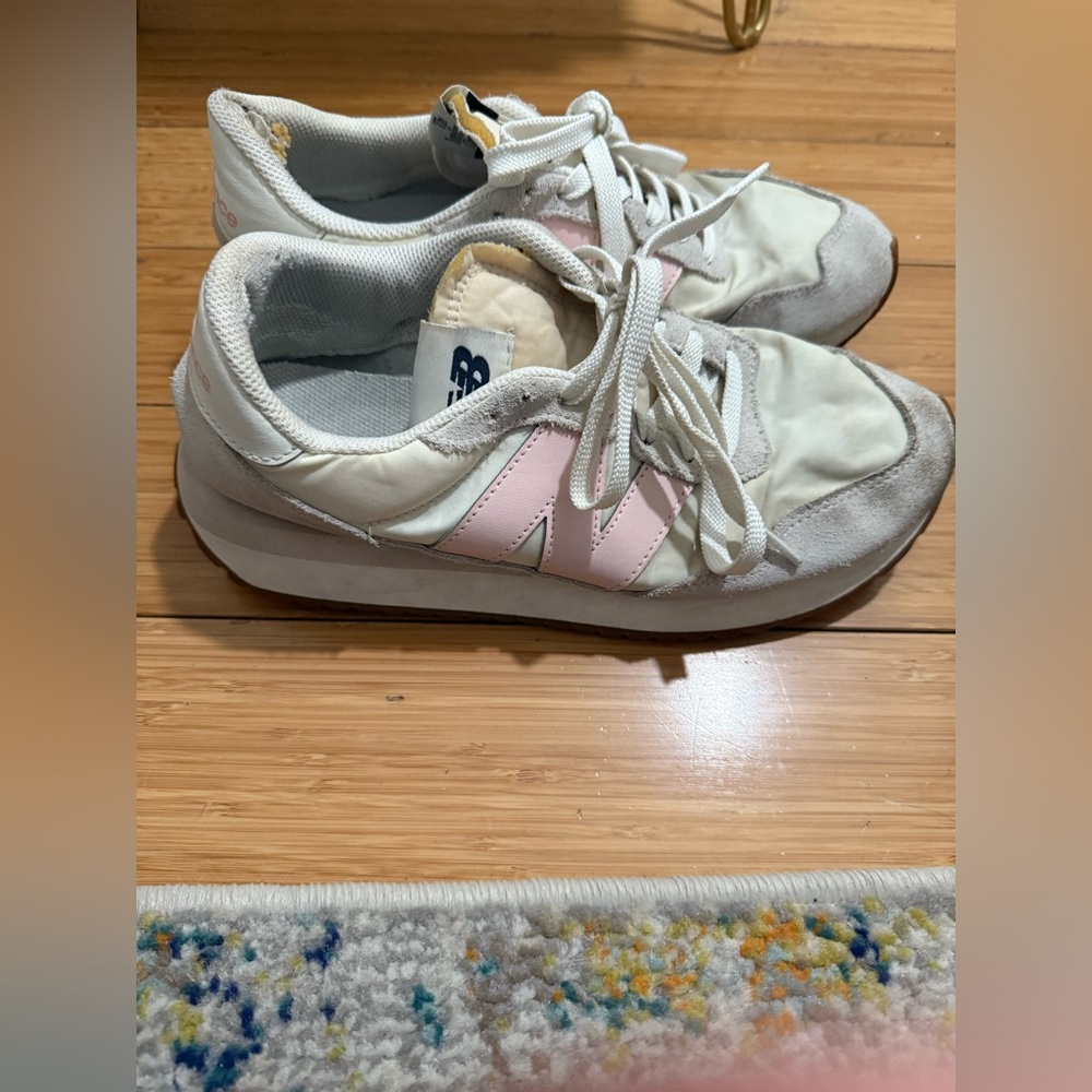 New Balance 237 in white and pink - Picture 3 of 8